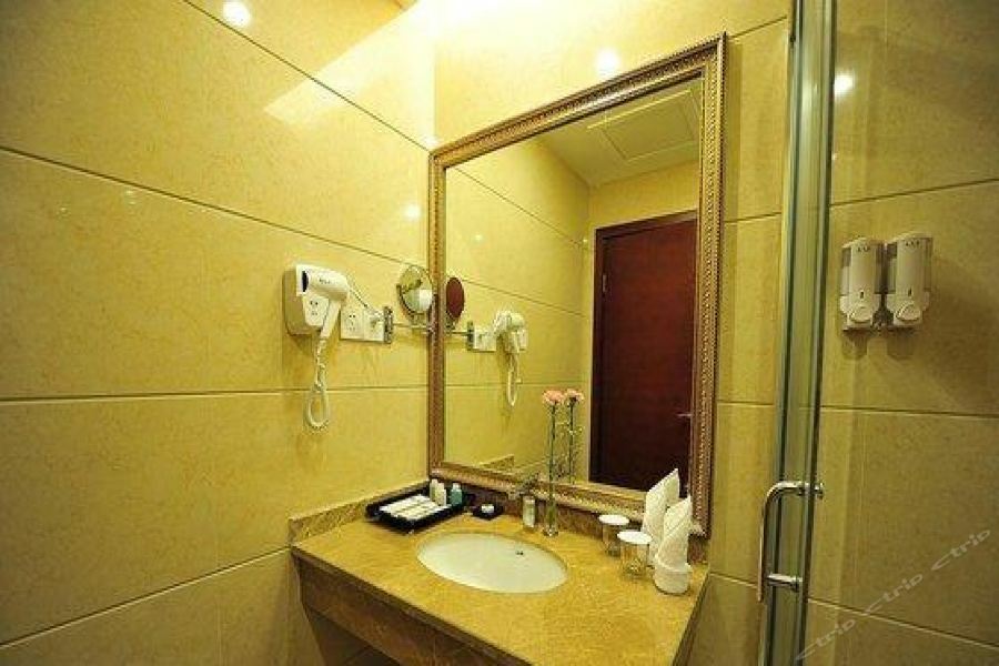 אנשון Chonpines Hotel מראה חיצוני תמונה